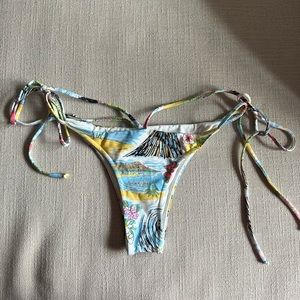 Frankies Bikini’s Bottom
